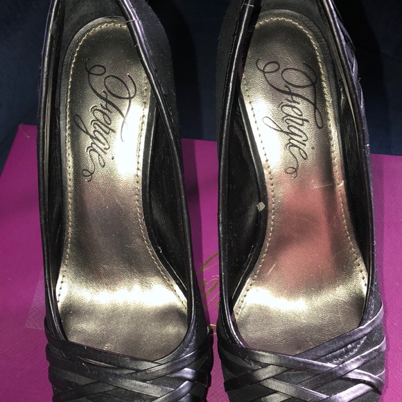 Fergie Black Platform Pumps in size 7 - Picture 7 of 8